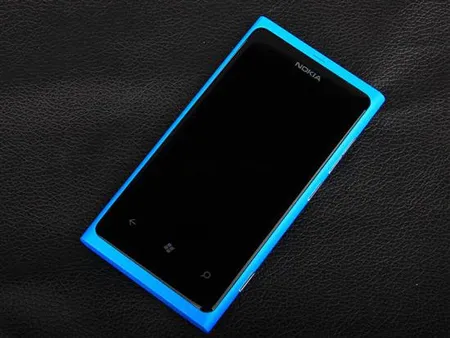 诺基亚Lumia800c时尚惊艳亮相 电信版Lumia 800c价格揭晓