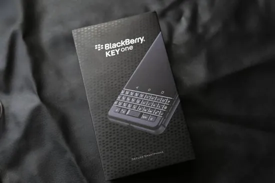 黑莓KEYone开箱图赏 全键盘智能手机颜值高