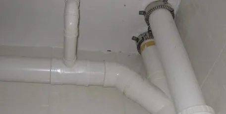 卫生间里为什么有两根排水管？能不能去掉一根？