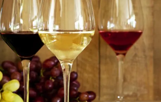 红酒为什么要用红酒杯喝？用红酒杯喝葡萄酒有什么好处？