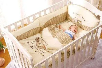 到底新生儿该不该睡婴儿床？各有什么优缺点呢？