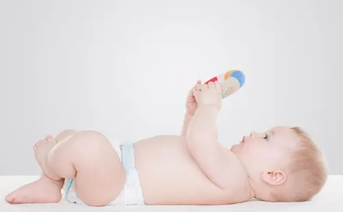 六个月的宝宝还能用尿不湿吗？尿不湿用到几岁才好？