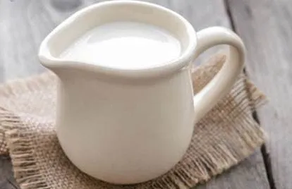 喝旺仔牛奶能代替纯牛奶吗？旺仔牛奶属不属于牛奶？
