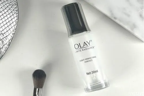 olay淡斑小白瓶怎么使用 olay小白瓶适合男生吗