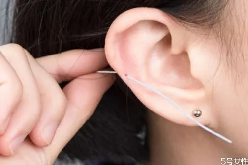 耳洞清洁线有副作用吗 耳洞清洁线使用注意事项