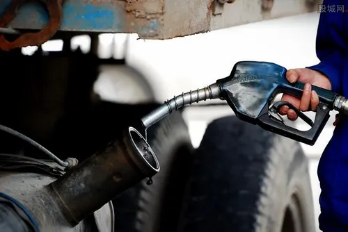 国内成品油价或上涨 预计将迎来小幅上调