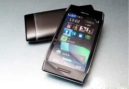 “银黑双翼”诺基亚X7-00发布价格及评测