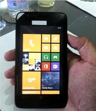 诺基亚Lumia625曝光 或推4.7英寸触屏新机