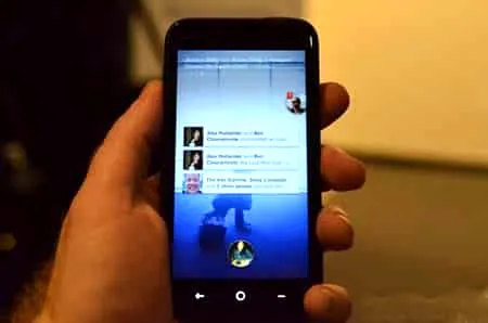 HTC first发布 首款Facebook Home特供机