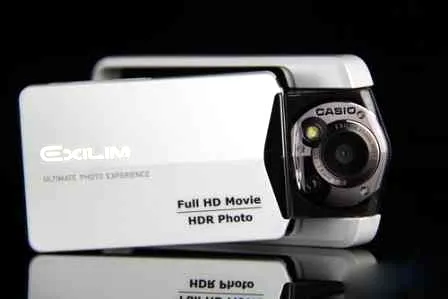 卡西欧EX ER100评测怎么样 变形金刚式自拍相机