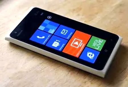 诺基亚Lumia900上市时间为六月底 行货版本报价或超4000元