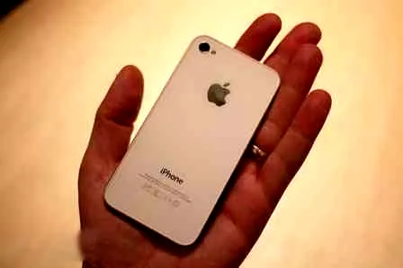 白色款iphone4行货跌价 iphone5即将登场