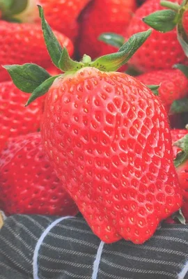 三十三颗草莓代表什么？三十三个白兰地又是