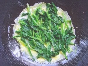 菠菜鸡蛋饼的做法步骤7