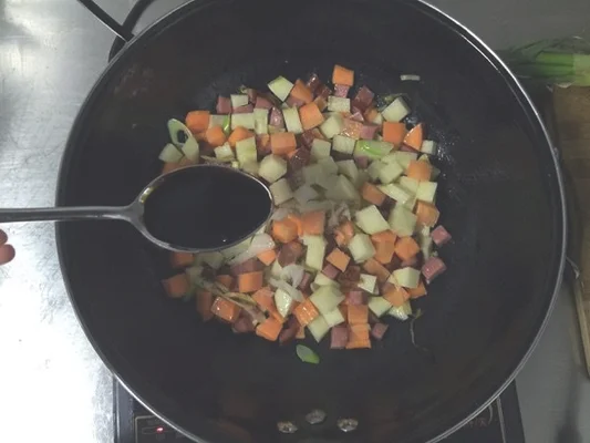 红肠土豆焖饭的做法步骤9