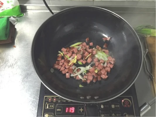 红肠土豆焖饭的做法步骤6