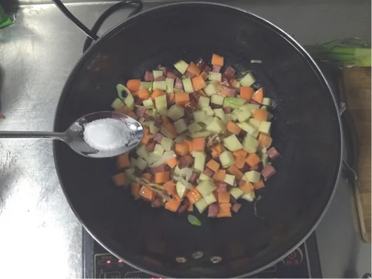 红肠土豆焖饭的做法步骤8