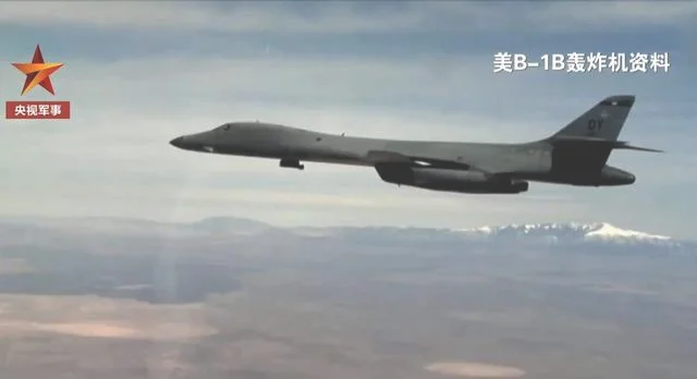 美军战略轰炸机飞抵朝鲜半岛参演(美军B-1