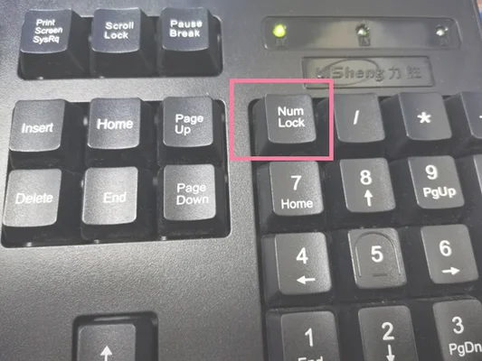 电脑右边键盘0到9数字打不上,电脑键盘1到9按不上怎么回事？