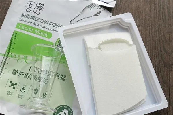 玉泽积雪草安心修护面膜成分 玉泽面膜用完要洗脸吗