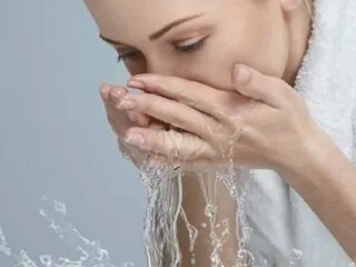 长期用纸擦脸会怎样 洗脸可以用手拍干吗
