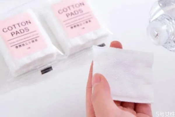 化妆棉和洗脸巾有什么区别 洗脸巾的卸妆棉的区别
