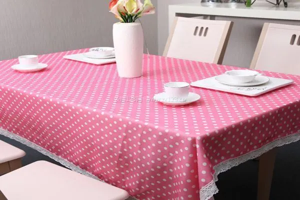  粉色波点桌布