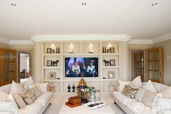 客厅电视机安装方法1：家具包围法