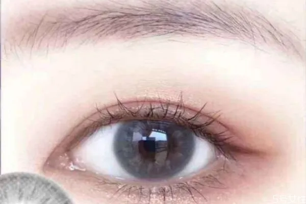 美瞳月抛是什么意思 最安全的摘美瞳方法